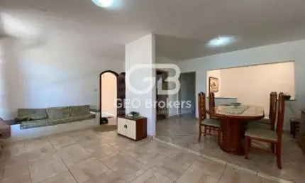 Casa com 3 quartos à venda no Parque Brasil, Jacareí  por R$ 880.000