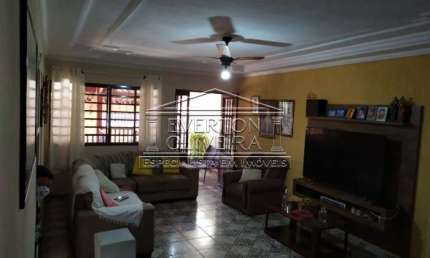 Casa com 3 quartos à venda no Conjunto São Benedito, Jacareí  por R$ 352.000