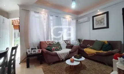 Casa em condomínio fechado com 2 quartos à venda no Jardim do Portal, Jacareí  por R$ 320.000