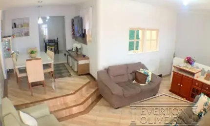 Casa com 3 quartos à venda no Jardim Bela Vista, Jacareí  por R$ 360.000