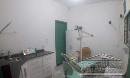 Sala comercial com 1 sala para alugar no Centro, Jacareí  por R$ 850