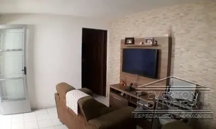Casa com 2 quartos à venda no Jardim Vera Lucia, Jacareí  por R$ 300.000
