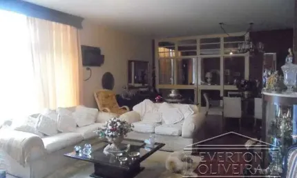 Casa com 3 quartos à venda no Centro, Jacareí  por R$ 1.800.000