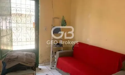 Casa com 2 quartos à venda no Jardim Jacinto, Jacareí  por R$ 400.000
