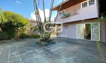 Casa com 3 quartos à venda no Jardim Siesta, Jacareí  por R$ 1.075.000