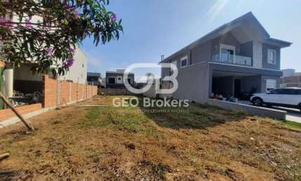 Terreno em condomínio fechado à venda no Loteamento Villa Branca, Jacareí  por R$ 560.000