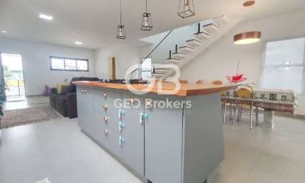 Casa em condomínio fechado com 3 quartos à venda no Jardim Jacinto, Jacareí  por R$ 1.100.000
