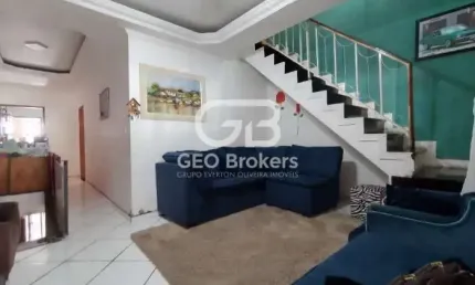 Casa com 4 quartos à venda na Vila Nova Aliança, Jacareí  por R$ 400.000