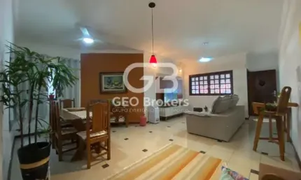 Casa com 3 quartos à venda no Jardim Santa Maria, Jacareí  por R$ 530.000