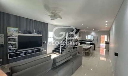 Casa com 3 quartos à venda no Jardim Jacinto, Jacareí  por R$ 1.200.000