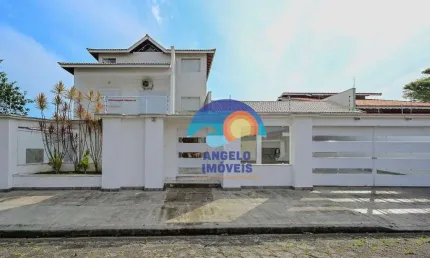 Oásis à beira-mar em peruíbe: sobrado triplex de luxo a 800 metros do mar, com 6 dormitórios e espaço gourmet!