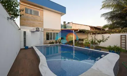 Sobrado com 3 dormitórios à venda, 160 m² por R$ 750.000,00 - Jardim Marcia - Peruíbe/SP