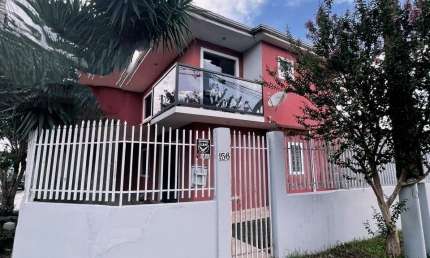 Sobrado no Sitio Cercado com Suíte e 3 quartos, esquina R$ 470.000,00