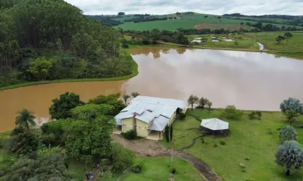 Fazenda Excepcional em Bela Vista-GO: Um Paraíso Rural a Apenas 1km do Asfalto!