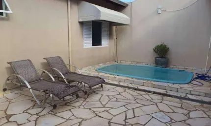 Casa à venda, 3 quartos, 1 suíte, 2 vagas, Santa Mônica - Uberlândia/MG