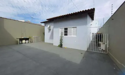 Casa à venda, 3 quartos, 1 suíte, Santa Mônica - Uberlândia/MG