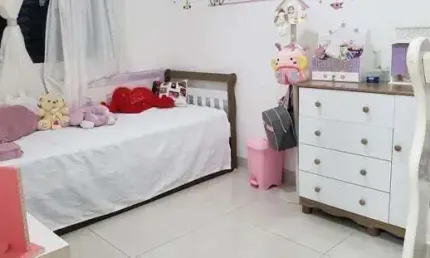 Linda casa de 3 Quartos, Suíte, Varanda com Churrasqueira no Jardim Canãa.