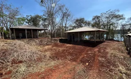 Excelente terreno em condomínio á beira da represa espera por você.