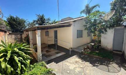Casa à venda, 2 quartos, 2 vagas, Saraiva - Uberlândia/MG