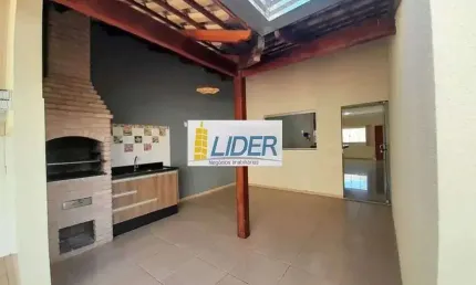 Casa à venda, 3 quartos, 1 suíte, 2 vagas, JARDIM PATRICIA - Uberlândia/MG