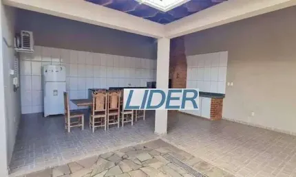 Casa à venda, 4 quartos, 2 suítes, 3 vagas, Presidente Roosevelt - Uberlândia/MG