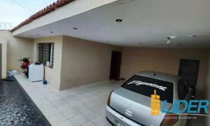 Casa à venda, 3 quartos, 1 suíte, 3 vagas, JARDIM PATRICIA - Uberlândia/MG