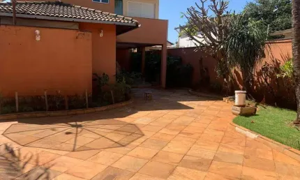 Sobrado à venda, 4 quartos, 2 suítes, 4 vagas, nossa senhora das gracas - uberlândia/mg
