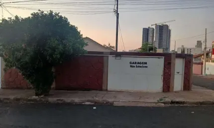 Terreno à venda na Avenida Princesa Izabel, Fundinho, Uberlândia