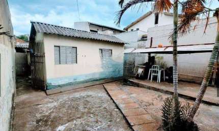 Casa à venda, 2 quartos, 1 suíte, 3 vagas, Centro - Uberlândia/MG
