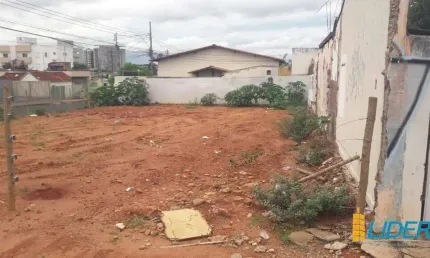 Terreno à venda na Avenida Ortízio Borges, Santa Mônica, Uberlândia