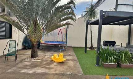 Casa à venda, 3 quartos, 1 suíte, 3 vagas, JARDIM HOLANDA - Uberlândia/MG