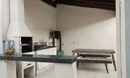 Casa à venda, 3 quartos, 2 suítes, 2 vagas, Osvaldo Rezende - Uberlândia/MG