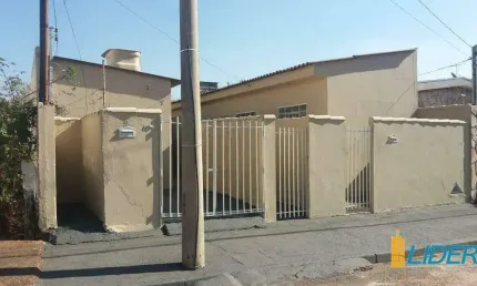 CASA COLONIA à venda, 2 quartos, Segismundo Pereira - Uberlândia/MG