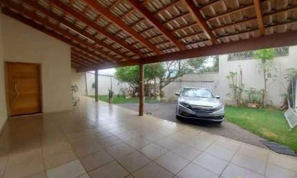 Casa à venda, 3 quartos, 1 suíte, 6 vagas, Saraiva - Uberlândia/MG