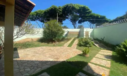Casa à venda, 3 quartos, 3 suítes, 6 vagas, CIDADE JARDIM - Uberlândia/MG