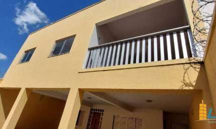 Excelente Sobrado com 237m2 de construção em terreno de 300m2 à venda em localização privilegiada no bairro Santa Monica