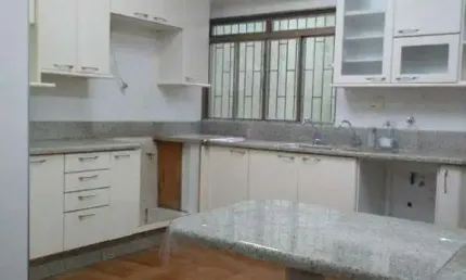 Apartamento com 4 quartos para alugar na Rua Souza Costa, Tabajaras, Uberlândia