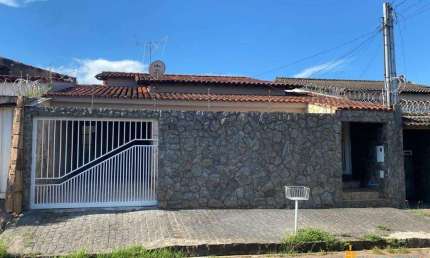 Casa à venda, 3 quartos, 1 suíte, 1 vaga, JARDIM PATRICIA - Uberlândia/MG