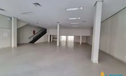 EXCELENTE IMÓVEL COMERCIAL AMPLO E REFORMADO NA REGIÃO CENTRAL