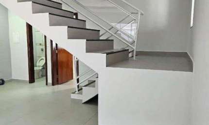 LINDA CASA ESTILO SOBRADO COM EXCELENTE LOCALIZAÇÃO NO ALTO UMUARAMA