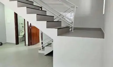 LINDA CASA ESTILO SOBRADO COM EXCELENTE LOCALIZAÇÃO NO ALTO UMUARAMA
