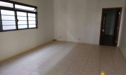 CASA BEM LOCALIZADA E ESPAÇOSA NO BAIRRO NOSSA SENHORA APARECIDA