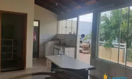 Casa à venda, 4 quartos, 1 suíte, 2 vagas, BOM JESUS - Uberlândia/MG