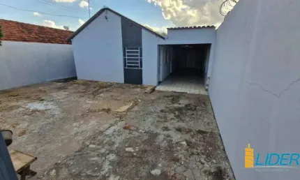 Casa à venda, 3 quartos, 5 vagas, Segismundo Pereira - Uberlândia/MG