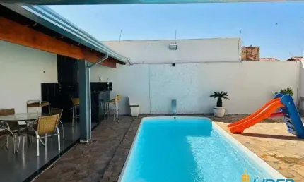 Casa à venda, 3 quartos, 2 suítes, 5 vagas, ALTO UMUARAMA - Uberlândia/MG