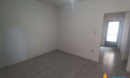 CASA DISPONIVEL PARA ALUGAR, MUITO BEM LOCALIZADA (COLÔNIA)
