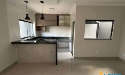 Casa com 3 quartos para alugar na Rua José Pedro de Lima, Novo Mundo, Uberlândia