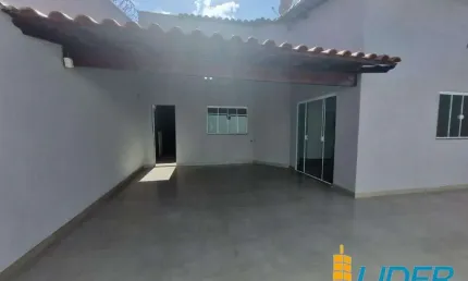 Excelente casa térrea com 169m2 de construção em terreno de 240m2 à venda no bairro Planalto
