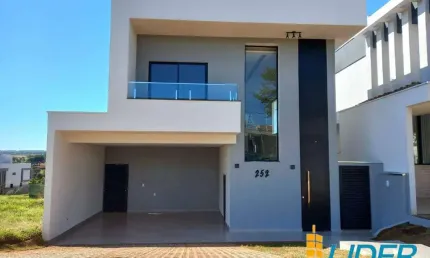 Linda casa em 02 pavimetos com 199m2 de construção em terreno de 307m2 à venda em condomínio fechado no Granja Marileusa