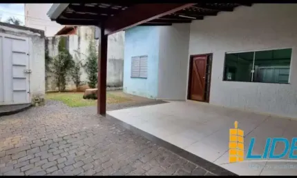 Casa com 3 quartos à venda na Rua João Limírio dos Anjos, Conjunto Segismundo Pereira, Uberlândia